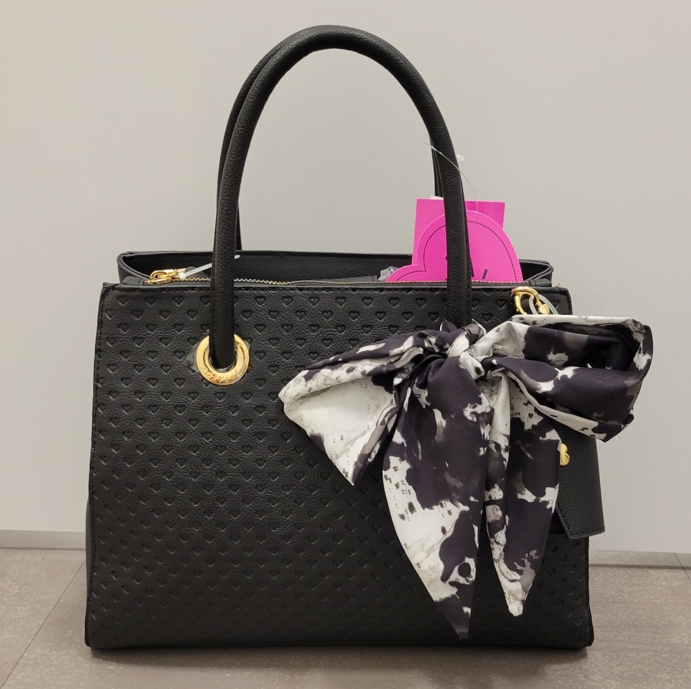 NEW Betsey Johnson Heart Handbag